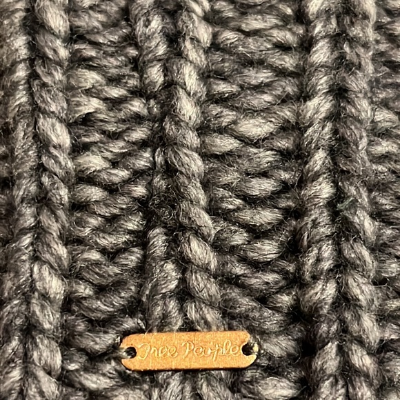 NWT Free People Everything Rosy Beanie Grey with Blue Purple Embroidery Flower - Picture 5 of 10